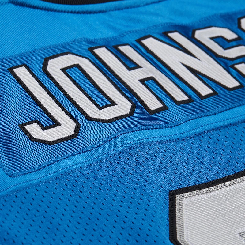 Maillot authentique rétro Mitchell & Ness Calvin Johnson bleu des Lions de Détroit 2007, porté par un joueur retraité.