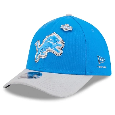 Casquette New Era Flex bleue et argentée Detroit Lions, édition spéciale NFL Draft 2026, modèle 39THIRTY M-Crown
