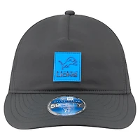 Casquette ajustée New Era 59FIFTY pour homme, couleur anthracite, Detroit Lions 2025 Sideline, style rétro temps froid.