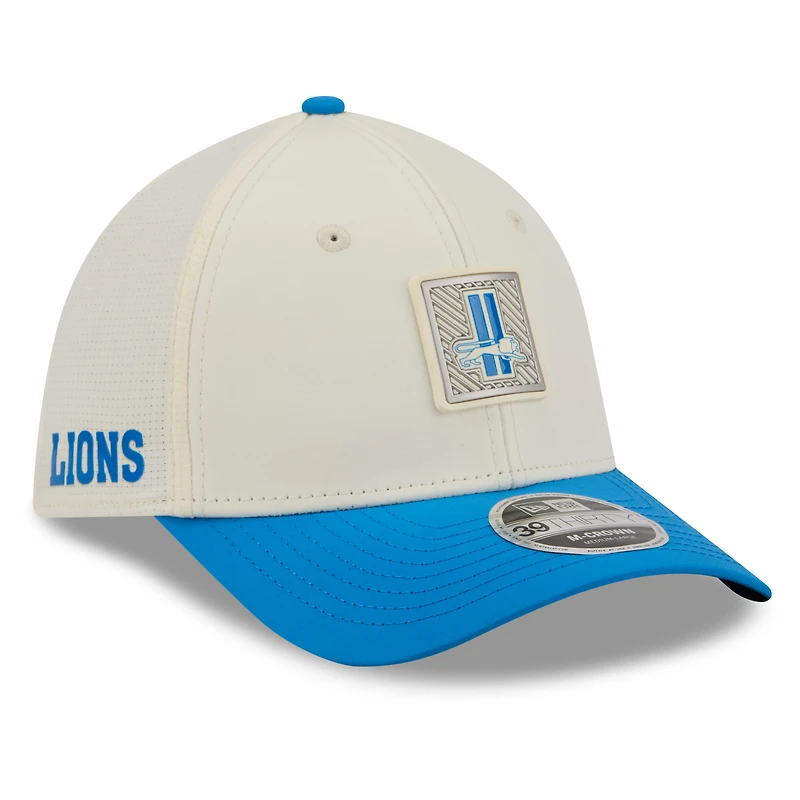 Casquette New Era Flex crème/bleue Detroit Lions, camp d'entraînement NFL 2026, modèle 39THIRTY.