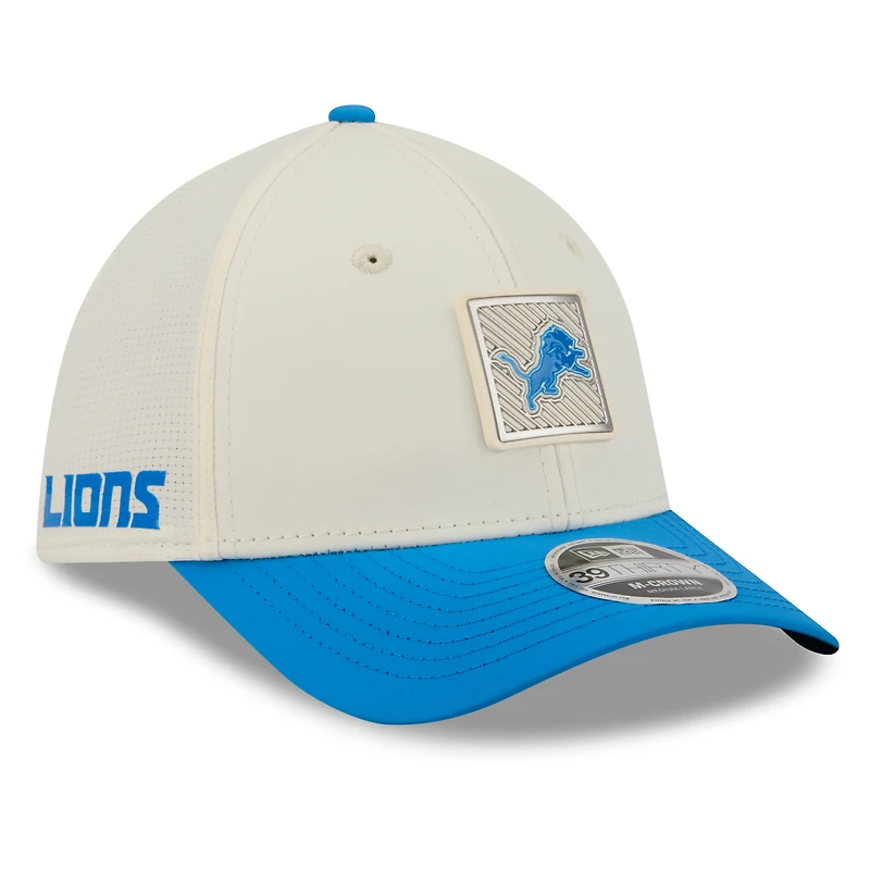 Casquette New Era Flex crème/bleue Detroit Lions 2026 NFL Training Camp 39THIRTY M-Crown pour homme