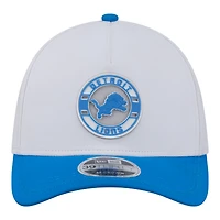 Casquette New Era pour homme, blanche et bleue, avec écusson des Lions de Détroit, modèle 39THIRTY, A monture couronne perforée.