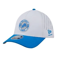 Casquette New Era pour homme, blanche et bleue, avec écusson des Lions de Détroit, modèle 39THIRTY, A monture couronne perforée.