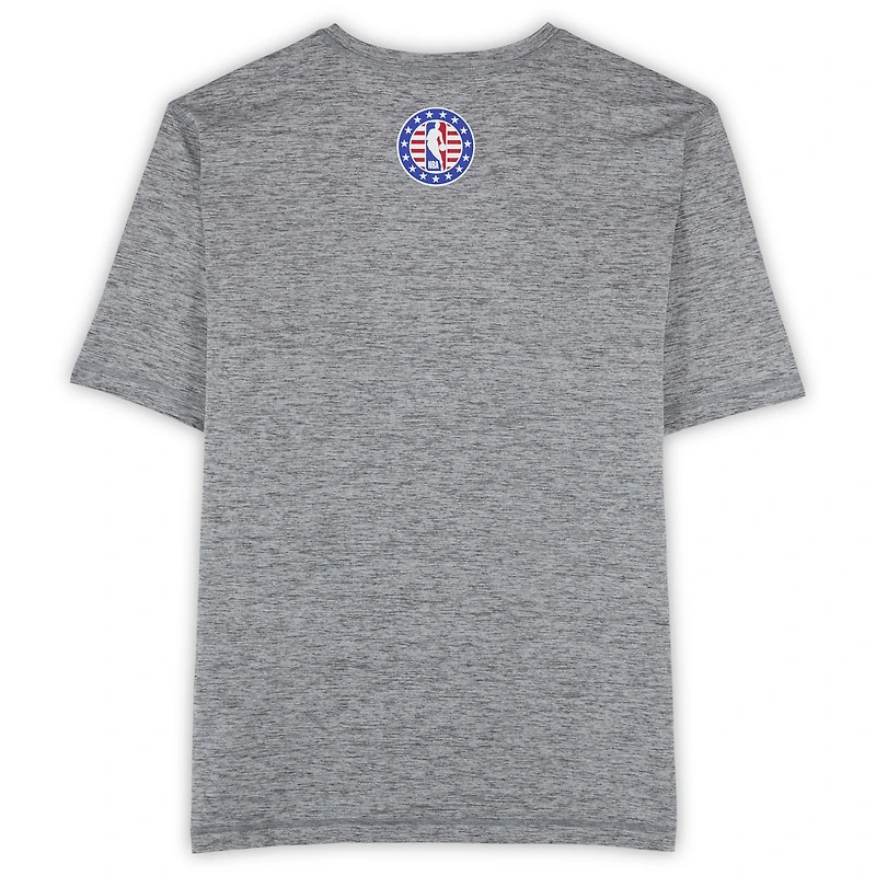 T-shirt gris officiel des Detroit Pistons « Hoops For Troops » pour la saison NBA 2025-2026 - Taille XL