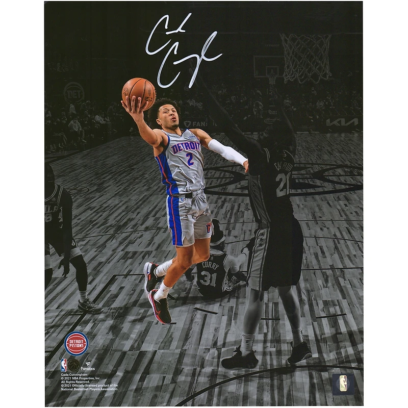Photo Spotlight 11'' x 14'' autographiée de Cade Cunningham, joueur des Detroit Pistons