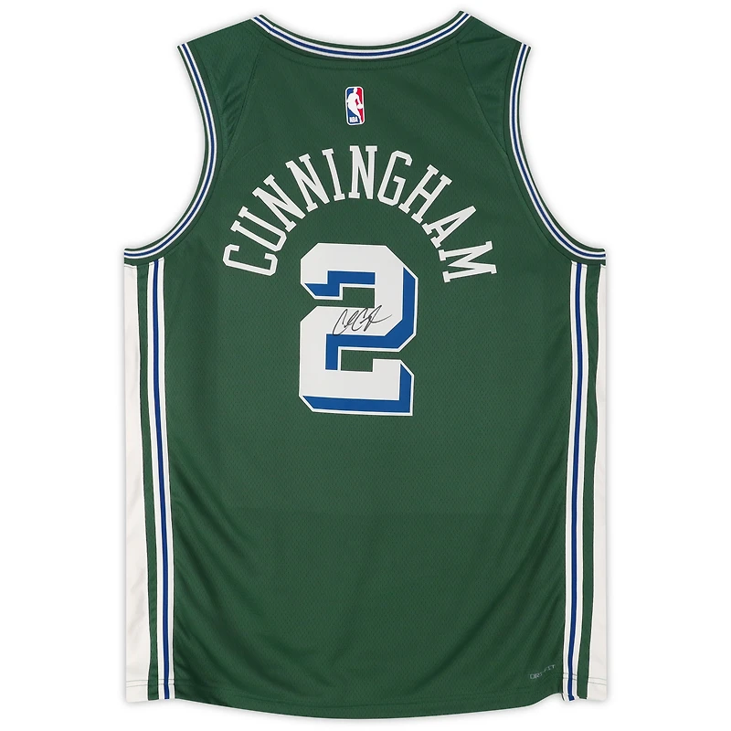 Maillot Swingman Nike City Edition 2022-2023 vert dédicacé par Cade Cunningham des Detroit Pistons