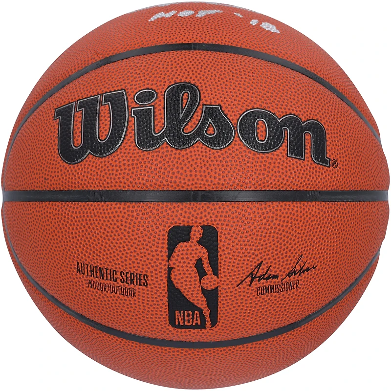 Ballon de basket-ball Wilson Authentic Series autographié par Grant Hill, Detroit Pistons, pour intérieur/extérieur, avec inscription « HOF 18 ».