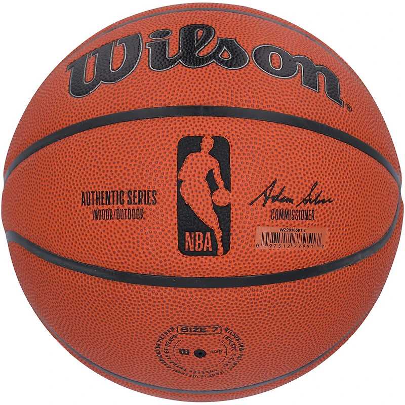 Ballon de basket-ball Wilson Authentic Series autographié par Grant Hill, Detroit Pistons, pour intérieur/extérieur, avec inscription « HOF 18 ».
