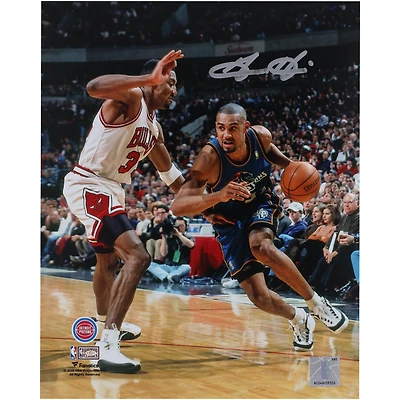Grant Hill Detroit Pistons Autographed 8" x 10" Driving to the Basket Photograph 
