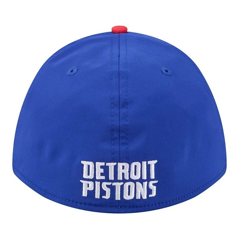 Casquette New Era Flex 39THIRTY bleue et rouge Detroit Pistons pour homme, modèle Rope Two-Tone M-Crown A-Frame.