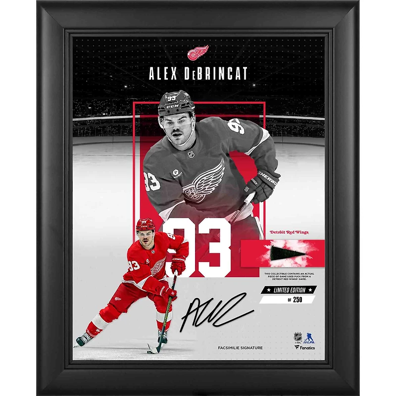 Collage encadré de 11" x 14" des Red Wings de Detroit, reproduction de la signature d'Alex DeBrincat, avec un morceau de rondelle utilisée lors du match - Édition limitée à 250 exemplaires