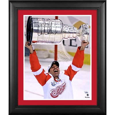 Photo encadrée et autographiée de Chris Chelios, des Red Wings de Détroit, lors de la levée de la Coupe Stanley (40,6 x 50,8 cm).