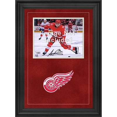 Detroit Red Wings 8'' x 10'' Deluxe Horizontal Photograph Frame with Team Logo