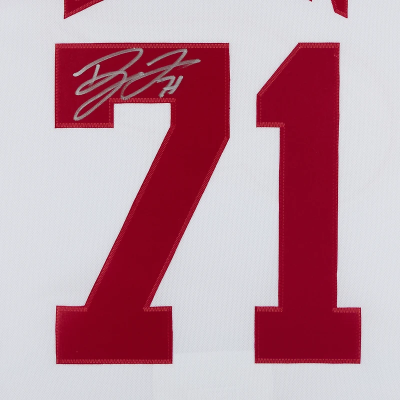 Maillot blanc adidas autographié par Dylan Larkin des Red Wings de Détroit avec écusson de capitaine