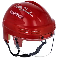 Casque miniature rouge autographié par Lucas Raymond des Red Wings de Detroit