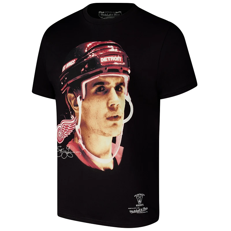 T-shirt noir à gros visage Steve Yzerman de Mitchell & Ness pour homme des Red Wings Detroit