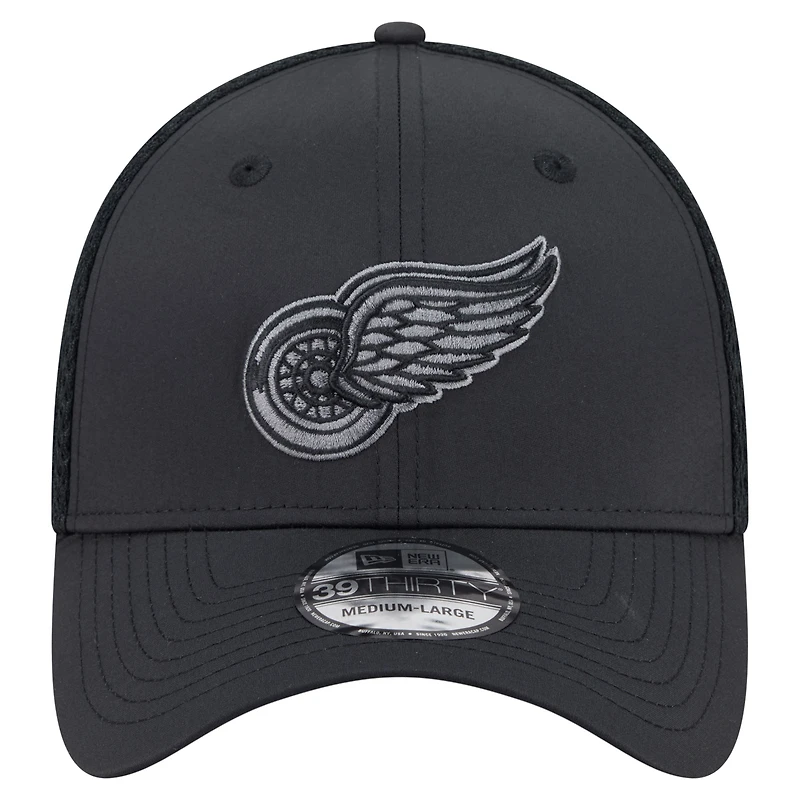 Casquette New Era Blackout 39THIRTY Flex Fit pour homme, noire, Detroit Red Wings