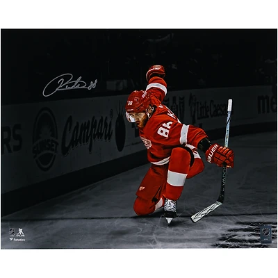 Photographie autographiée de Patrick Kane des Red Wings de Détroit, 16" x 20"