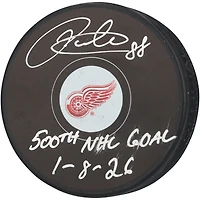 Rondelle de hockey autographiée par Patrick Kane des Red Wings de Détroit avec inscription « 500e match de la LNH, 1-8-26 »