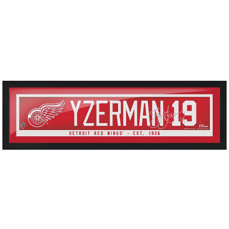 Steve Yzerman Detroit Red Wings 6 '' x 22 '' Réplique encadrée Autographe Nom des anciens - Bar