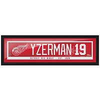 Steve Yzerman Detroit Red Wings 6 '' x 22 '' Réplique encadrée Autographe Nom des anciens - Bar