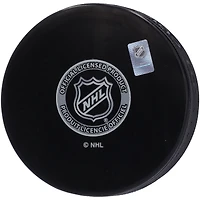 Rondelle de hockey autographiée par Steve Yzerman des Red Wings de Détroit avec l'inscription « HOF 09 »