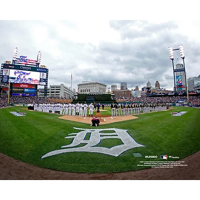 Photo non signée des Tigers de Detroit lors l'hymne national, vue du terrain