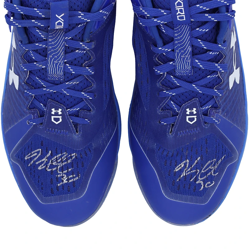 Crampons Under Armour bleus autographiés par Kerry Carpenter, portés lors d'un match des Tigers de Detroit (saison 2024 de la MLB).