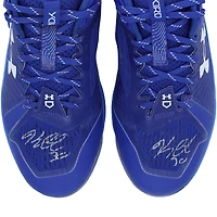 Crampons Under Armour bleus autographiés par Kerry Carpenter, portés lors d'un match des Tigers de Detroit (saison 2024 de la MLB).