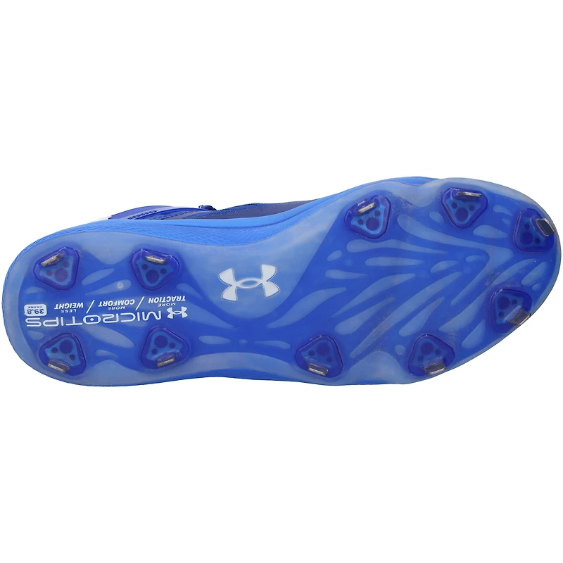 Crampons Under Armour bleus autographiés par Kerry Carpenter, portés lors d'un match des Tigers de Detroit (saison 2024 de la MLB).