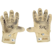 Gants de frappe Franklin beiges autographiés par Kerry Carpenter, utilisés en match par les Tigers de Detroit lors de la saison 2025 de la MLB.