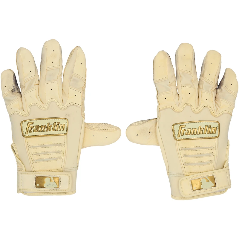 Gants de frappe Franklin beiges autographiés par Kerry Carpenter, utilisés en match par les Tigers de Detroit lors de la saison 2025 de la MLB.