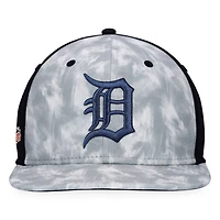 Men's Majestic Gray Detroit Tigers Smoke Dye Snapback Hat