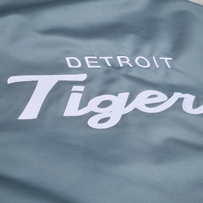 Veste Mitchell & Ness grise pour homme, modèle Thunderstorm Head Coach des Detroit Tigers, en satin léger à boutons-pression.