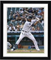 Photo de Riley Greene, joueur des Tigers de Detroit, autographiée (16" x 20"), prise lors d'une frappe.