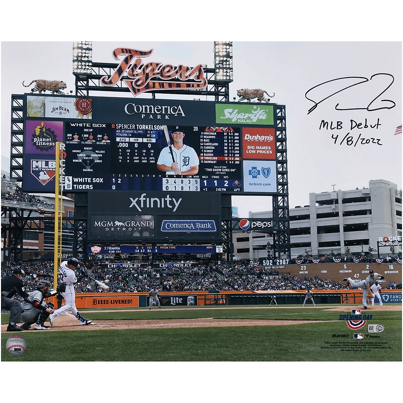 Photographie autographiée de Spencer Torkelson des Detroit Tigers, 16" x 20" de sa première présence au bâton avec l'inscription "MLB Debut 4-8-22"
