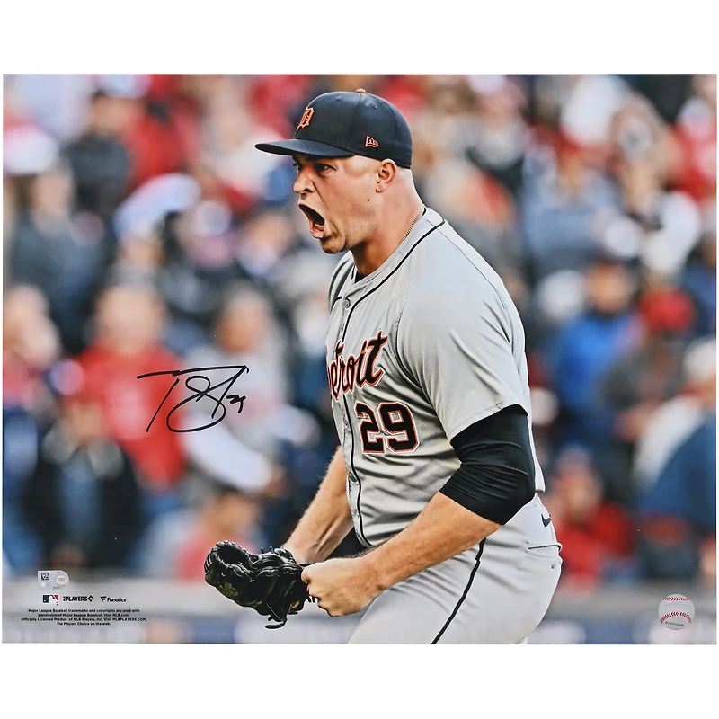 Photo de célébration dédicacée de Tarik Skubal, joueur des Tigers de Detroit (40,6 x 50,8 cm), en pleine exclamation.