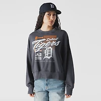 Sweat-shirt court à manches dolmen bleu marine Detroit Tigers pour femme New Era Boxy Mineral Wash