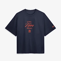T-shirt Nike Kevin McGonigle bleu marine Detroit Tigers Premium Essentials Boxy avec nom et numéro pour femme