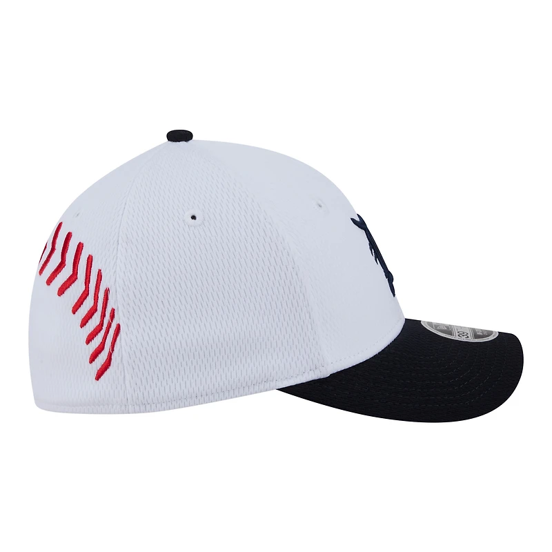 Casquette New Era Flex blanche et marine Detroit Tigers pour jeunes, modèle 39THIRTY M-Crown