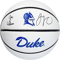 Ballon de basket blanc signé à plusieurs reprises par Jayson Tatum et Zion Williamson des Duke Blue Devils