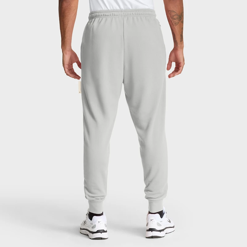Pantalon Nike Duke Blue Devils Sideline Standard Issue Dri-FIT Taper gris pour homme
