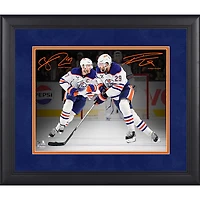 Photo encadrée 11 x 14 pouces avec la signature fac-similé de Connor McDavid et Leon Draisaitl, joueurs des Oilers d'Edmonton.