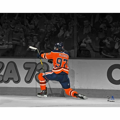 Photo non signée de Connor McDavid, Oilers d'Edmonton, célébrant un but.