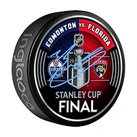 Rondelle de hockey autographiée par Evan Bouchard des Oilers d'Edmonton lors du match de la finale de la Coupe Stanley 2025