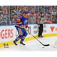 Photographie non signée de Mattias Ekholm des Oilers d'Edmonton, bleu avec rondelle