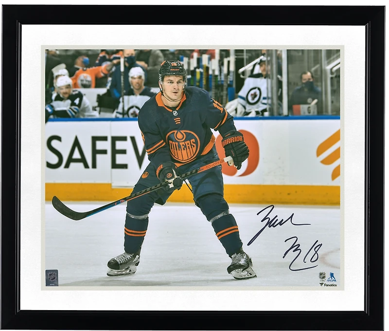 Photo de patinage autographiée de Zach Hyman, joueur des Oilers d'Edmonton, en maillot bleu marine (40,6 x 50,8 cm).