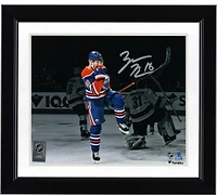 Photographie autographiée de 8" x 10" de Zach Hyman des Oilers d'Edmonton célébrant le maillot bleu