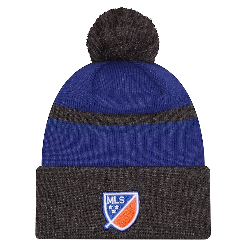 Bonnet tricoté à revers avec pompon FC Cincinnati 2025 Kickoff bleu New Era pour homme