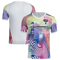 Haut d'avant-match adidas blanc FC Dallas 2025 Pride pour homme